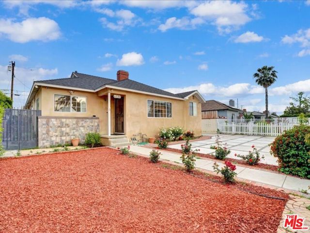 6230 Peach Avenue, Van Nuys CA: https://media.crmls.org/mediaz/3d48c50e-537e-42e7-8964-7e05e07662da.jpg