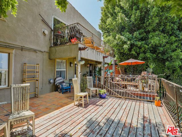 1016 Laguna Avenue, Los Angeles CA: https://media.crmls.org/mediaz/3d490946-b58c-4232-a22f-7ef8034f93e7.jpg