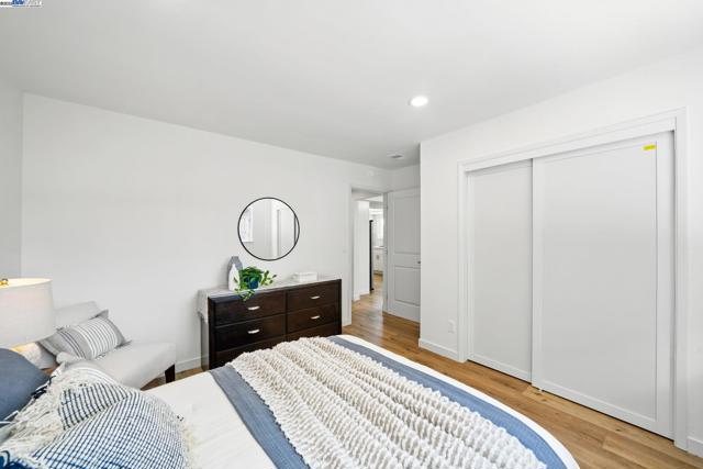 35 San Joaquin Pl, Novato CA: https://media.crmls.org/mediaz/3d497bc3-65c3-4a17-8883-660a7bd46705.jpg