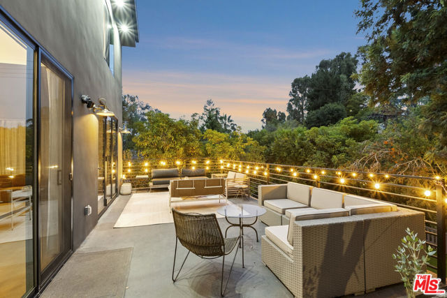 12220 Benmore Terrace, Los Angeles CA: https://media.crmls.org/mediaz/3d497d00-bf72-41e6-8557-2440e9861f1a.jpg