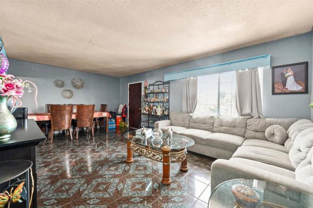 124 E View St, Fallbrook CA: https://media.crmls.org/mediaz/3d49b81c-1b3b-4e11-bedb-daf8d435d87f.jpg