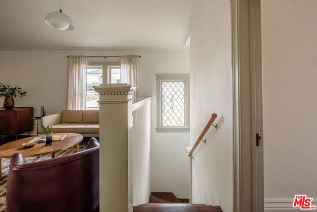 116 Roselawn Place, Los Angeles CA: https://media.crmls.org/mediaz/3d4a0bae-dcc9-4452-99d0-8ce2227b6c05.jpg