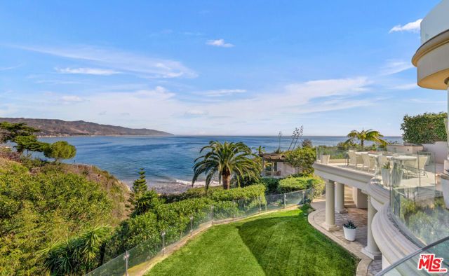 28808 Cliffside Drive, Malibu CA: https://media.crmls.org/mediaz/3d4a12f4-9f3c-4775-9178-09f382877a54.jpg