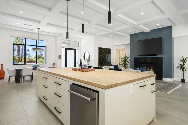 74846 Fox Hills Court, Palm Desert CA: https://media.crmls.org/mediaz/3d4a63e1-deb4-4a2d-9bfa-25075999bad3.jpg