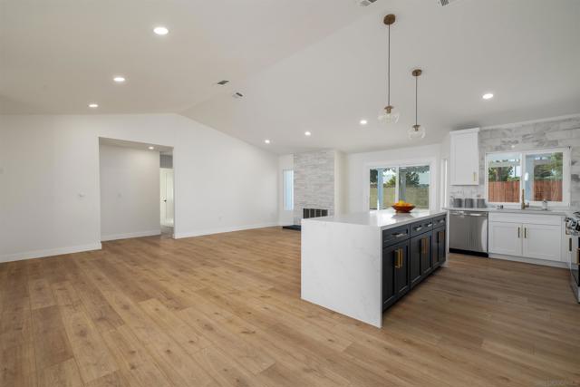 26872 Pinckney Way, Menifee CA: https://media.crmls.org/mediaz/3d4a8d4c-1ec7-4c88-843d-4a3a40bd304a.jpg