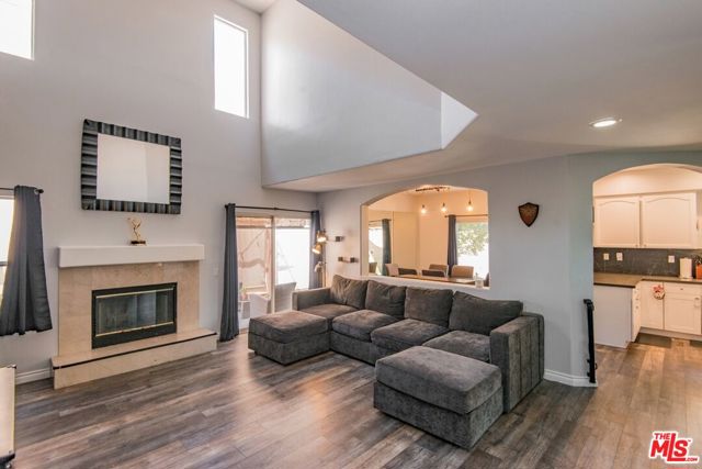 9400 Noble Avenue, North Hills CA: https://media.crmls.org/mediaz/3d4b1333-8421-436d-96c3-9279d7c708d6.jpg
