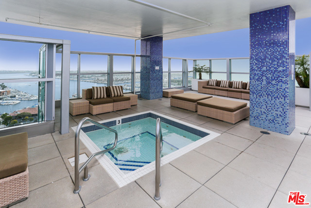 13700 MARINA POINTE Drive, Marina del Rey CA: https://media.crmls.org/mediaz/3d4b2e95-fc46-4608-a37c-8da77030ad94.jpg