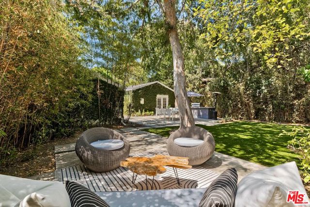 4208 Jasmine Avenue, Culver City CA: https://media.crmls.org/mediaz/3d4b5a4d-8103-416e-b662-02a9499ca3f9.jpg