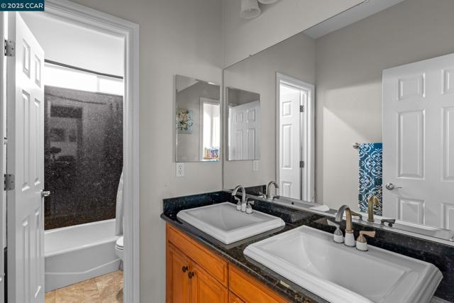 1656 Colchester St, Danville CA: https://media.crmls.org/mediaz/3d4bb24a-64ee-4cdb-8598-1c8fc4568ce6.jpg