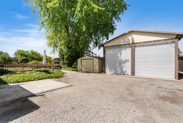 220 Holliday Drive, Hollister CA: https://media.crmls.org/mediaz/3d4bc2d2-0151-4423-90ca-7d19ba959933.jpg