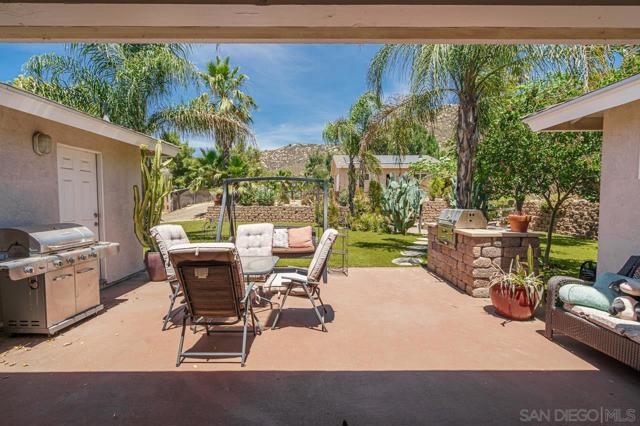 26152 Bellemore Dr, Romona CA: https://media.crmls.org/mediaz/3d4cf6a1-9548-4f3a-a8db-1e099d55828d.jpg