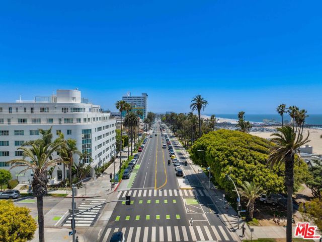 222 7th Street, Santa Monica CA: https://media.crmls.org/mediaz/3d4cf977-8e3a-4661-9eb3-e899105698dd.jpg