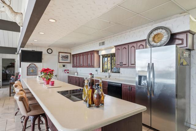 9902 Heavenly Way, La Mesa CA: https://media.crmls.org/mediaz/3d4dafff-3f5f-497c-b083-9f0397362db8.jpg