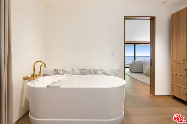 24818 Malibu Road, Malibu CA: https://media.crmls.org/mediaz/3d4dde76-20b8-433e-9e42-82a68e9592c1.jpg