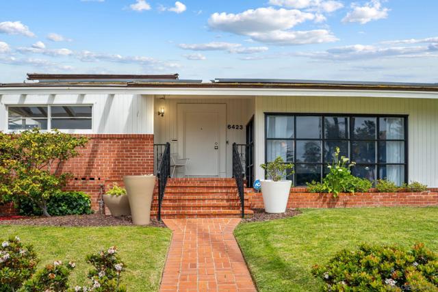 6423 Avenida Cresta, La Jolla CA: https://media.crmls.org/mediaz/3d4e86d0-d49c-4a2e-9d58-8f19d81d83f0.jpg