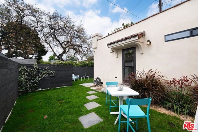 8961 Cadillac Avenue, Los Angeles CA: https://media.crmls.org/mediaz/3d4ee802-c758-4f91-94af-7316988ec258.jpg