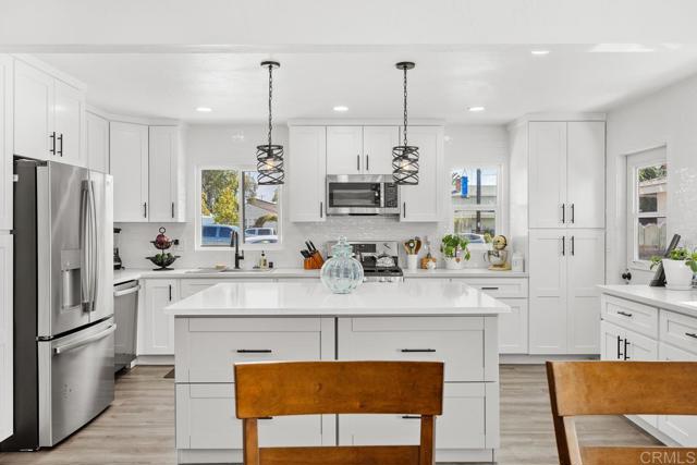 852 5th Street, Imperial Beach CA: https://media.crmls.org/mediaz/3d4f38f4-fe32-47f7-b4d2-b6d9d429cbec.jpg