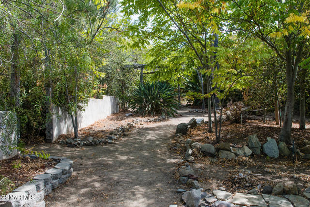 2219 Mapleleaf Avenue, Newbury Park CA: https://media.crmls.org/mediaz/3d4f56f6-fb3b-4eb4-b3eb-70771eda6bf0.jpg