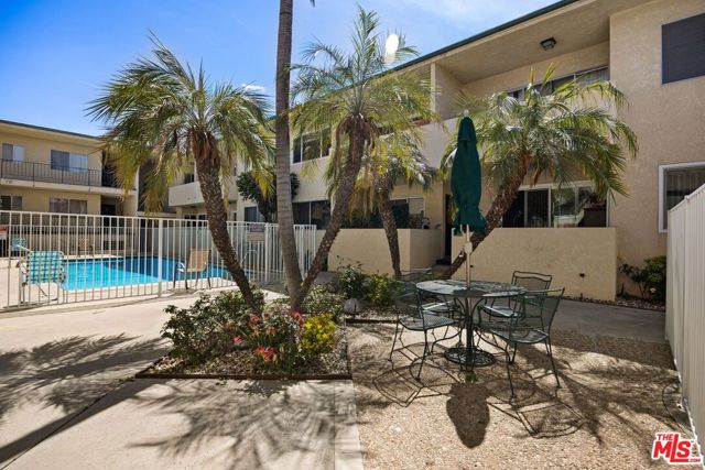 5328 Newcastle Avenue, Encino CA: https://media.crmls.org/mediaz/3d4f7643-2c8e-45ca-8e76-ccee941cc8be.jpg