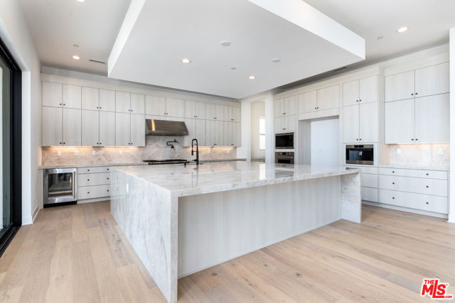 11770 N Hillsborough Lane, Porter Ranch CA: https://media.crmls.org/mediaz/3d4f8b03-bd6b-4884-ada5-415acfc27c08.jpg
