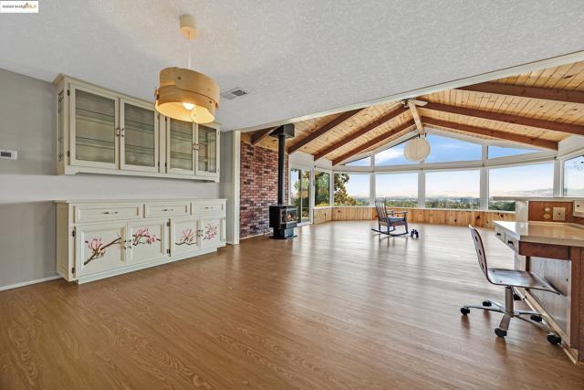 1510 Encanto, Walnut Creek CA: https://media.crmls.org/mediaz/3d4fa8a6-2e0a-48be-8c51-5ec5ba9ef1e9.jpg
