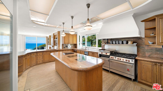 28808 Cliffside Drive, Malibu CA: https://media.crmls.org/mediaz/3d4fc2c3-84f7-4efa-ad3e-6a540b8a714c.jpg