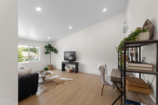 Detail Gallery Image 23 of 35 For 3955 Blackwood St, Thousand Oaks,  CA 91320 - 5 Beds | 3/1 Baths