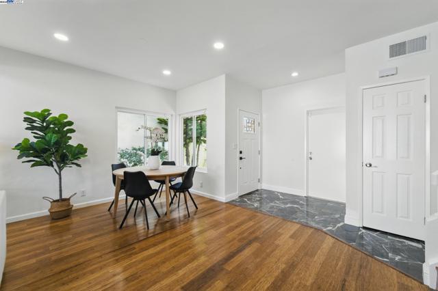 35864 Killorglin Cmn, Fremont CA: https://media.crmls.org/mediaz/3d503dd4-b061-443c-8e3d-00493f72bbf7.jpg