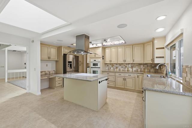 Detail Gallery Image 7 of 27 For 17765 Corte Erizo, San Diego,  CA 92128 - 3 Beds | 2 Baths