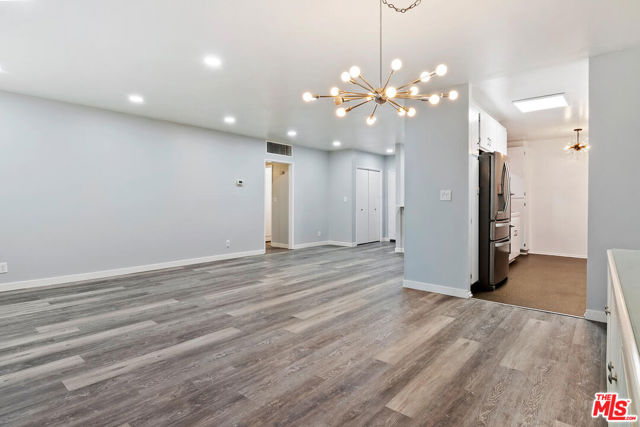 927 N Kings Road, West Hollywood CA: https://media.crmls.org/mediaz/3d51ef57-e6b2-4459-b3a5-b2196a9f58c3.jpg