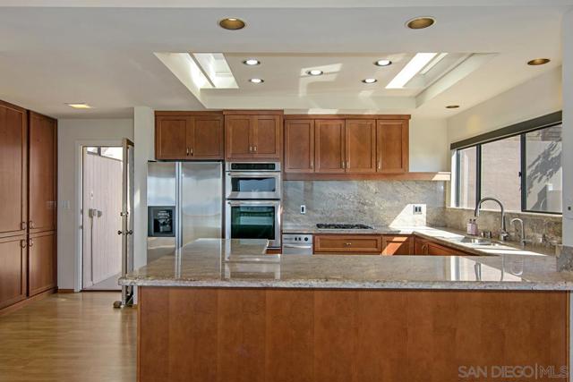 2150 Balboa Ave, Del Mar CA: https://media.crmls.org/mediaz/3d52710b-4fa5-4102-a1ea-fbdf57154341.jpg