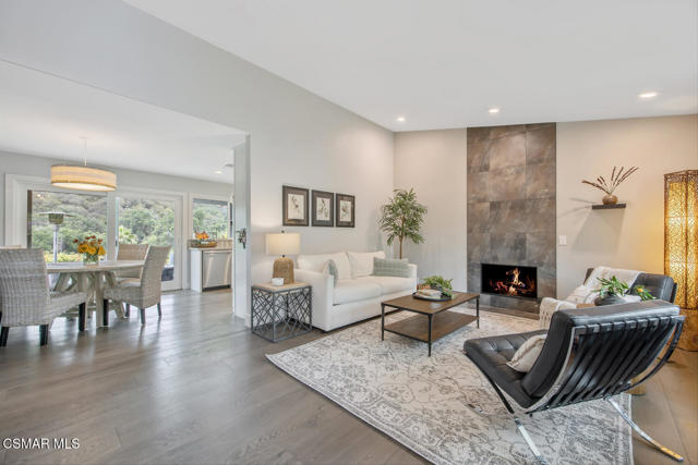 464 W Avenida De Las Flores, Thousand Oaks CA: https://media.crmls.org/mediaz/3d52be30-0c56-404f-82c7-c6df06f93b7a.jpg