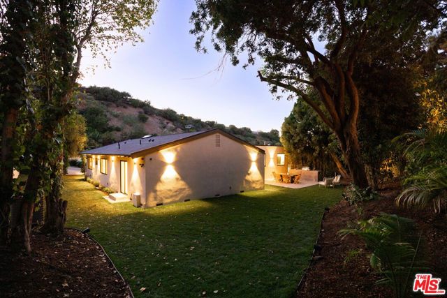 3546 Weslin Avenue, Sherman Oaks CA: https://media.crmls.org/mediaz/3d530e21-9048-4b94-a4fa-d585533642fc.jpg