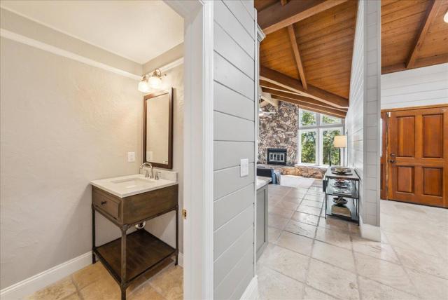 24805 Corte Poco, Salinas CA: https://media.crmls.org/mediaz/3d538dac-ad48-4b2f-a490-25e0d44d07b9.jpg