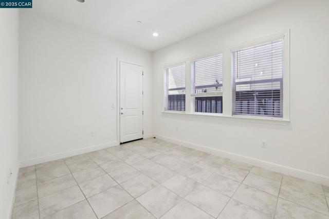 2909 Tulare Hills Dr, Dublin CA: https://media.crmls.org/mediaz/3d53af9a-a436-4077-a1bf-9915c310cb16.jpg