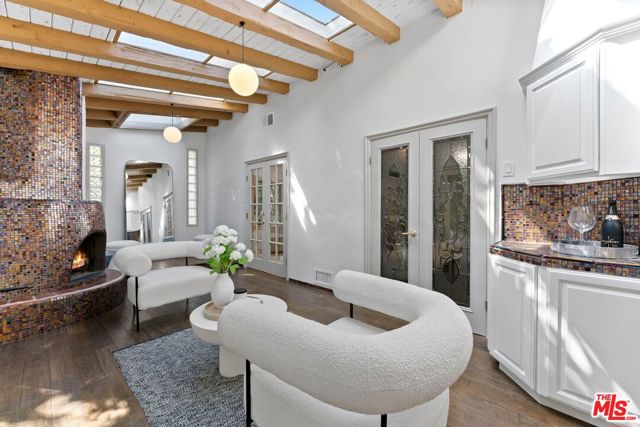 10320 Mississippi Avenue, Los Angeles CA: https://media.crmls.org/mediaz/3d53c71a-43c2-4fab-9396-7b9b67632809.jpg