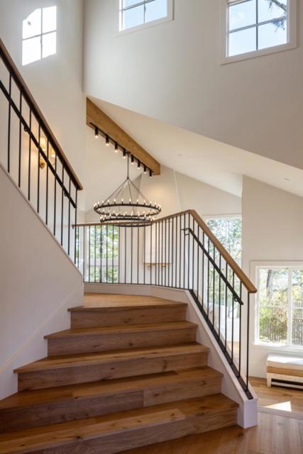 4 Oak Knoll Way, Carmel CA: https://media.crmls.org/mediaz/3d54afb0-707d-44eb-b319-7577611e78b5.jpg