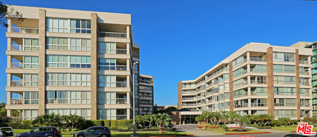 515 Ocean Avenue, Santa Monica CA: https://media.crmls.org/mediaz/3d54c34d-bfe1-4c0d-9778-13c9708d618d.jpg