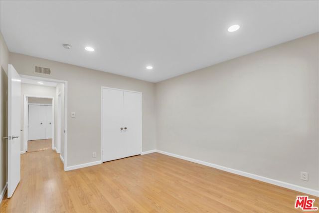 6649 Whitman Avenue, Lake Balboa CA: https://media.crmls.org/mediaz/3d54c77c-cc55-4067-8c32-e88a026e7193.jpg