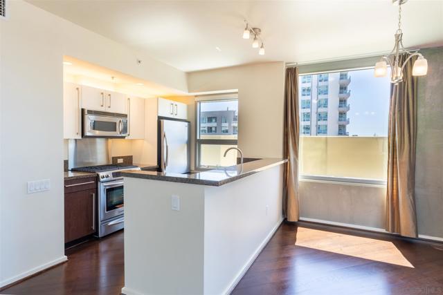 321 10th ave, San Diego CA: https://media.crmls.org/mediaz/3d54eb6c-5c9a-4edd-9ff3-496ac9f9e1cc.jpg