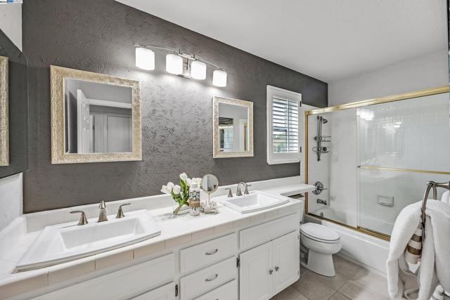 Image 34 of 59 For 7828 Foothill Knolls Dr