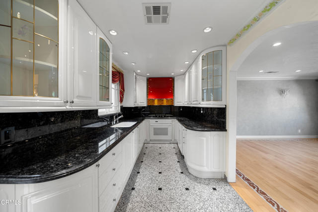 Detail Gallery Image 12 of 43 For 1118 Oberlin Dr, Glendale,  CA 91205 - 3 Beds | 2/1 Baths