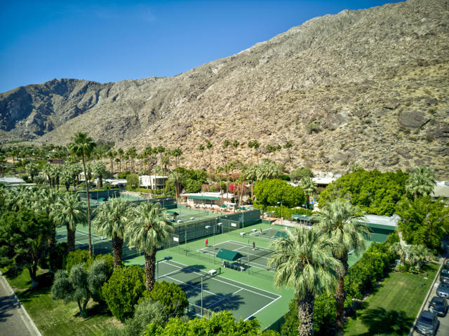 555 W Baristo Road, Palm Springs CA: https://media.crmls.org/mediaz/3d55e11a-60de-4ec2-af56-73a61a2e2b16.jpg
