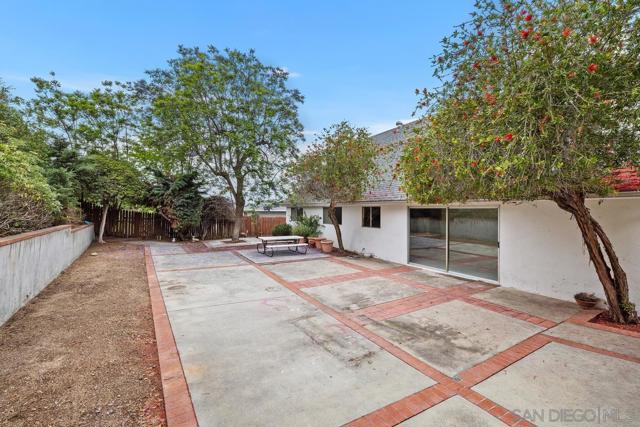 10021 Sierra Bonita, Spring Valley CA: https://media.crmls.org/mediaz/3d56461f-3069-413f-b1f1-9956410994b9.jpg