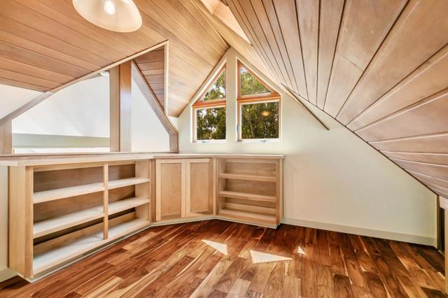 411 Hecker Pass Road, Watsonville CA: https://media.crmls.org/mediaz/3d5690c0-655d-45f4-895d-b00f76abe310.jpg