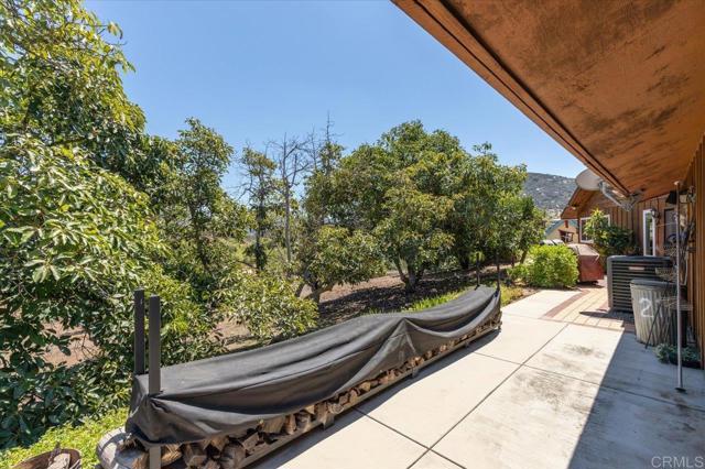 Detail Gallery Image 18 of 60 For 945 El Paseo, Vista,  CA 92084 - 4 Beds | 3 Baths