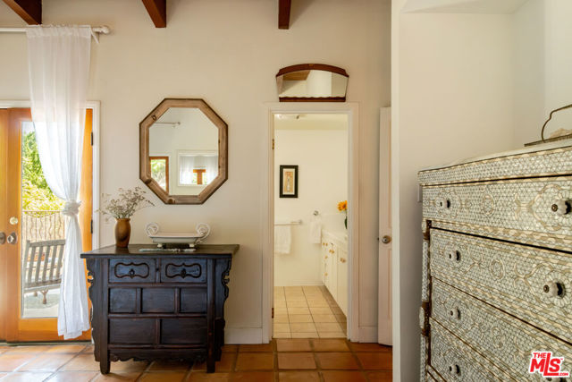 21316 Encina Road, Topanga CA: https://media.crmls.org/mediaz/3d56a6b2-6de7-4b71-8b4e-a80e8c056fe2.jpg