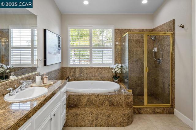 9662 Velvet Leaf Cir, San Ramon CA: https://media.crmls.org/mediaz/3d56ab8d-c4d0-403d-a0c6-1a0c5f3669b3.jpg