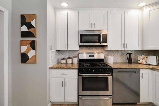 918 La Tierra Dr, San Marcos CA: https://media.crmls.org/mediaz/3d573fdf-5863-4772-8bc1-886a53386412.jpg