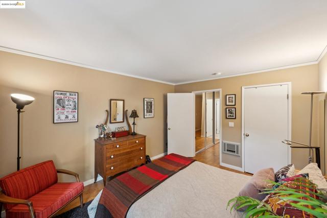 250 Whitmore St, Oakland CA: https://media.crmls.org/mediaz/3d574246-e0ba-40dc-9bef-f50e83b23c32.jpg